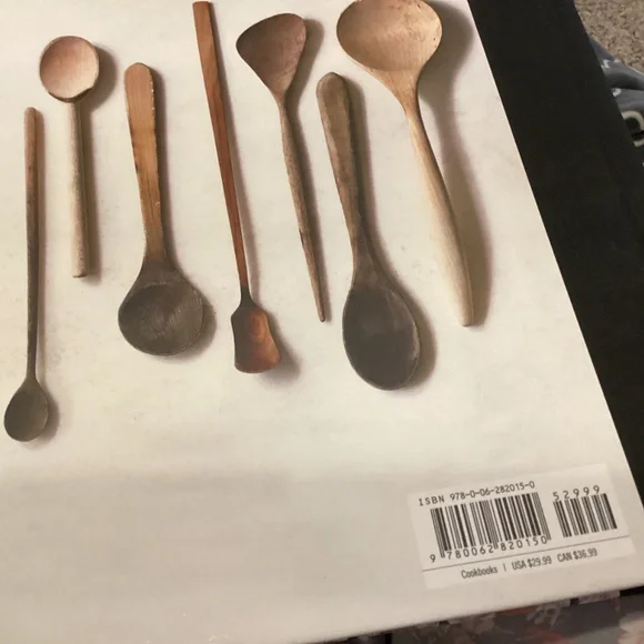Magnolia Table Joanna Gaines Cookbook - Picture 2 of 3